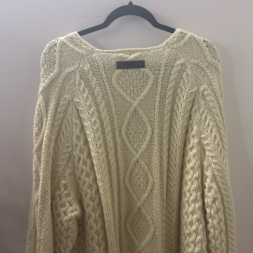 Essentials canary cable knit - Picture 2 of 3